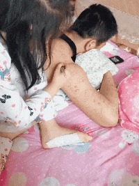 |搞笑GIF:妹子 你这套衣服不错 是你自己做的吧