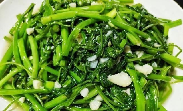 朋友聚餐，5个人点了10道菜花了350元，都说太值了