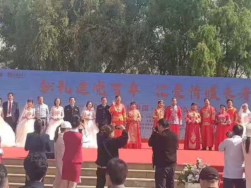 老人|相濡以沫的故事——属于100对老人的集体婚礼