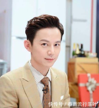 何炅和好友聚会,竟扑到周迅怀里哭泣,网友爆料原定节目换人!