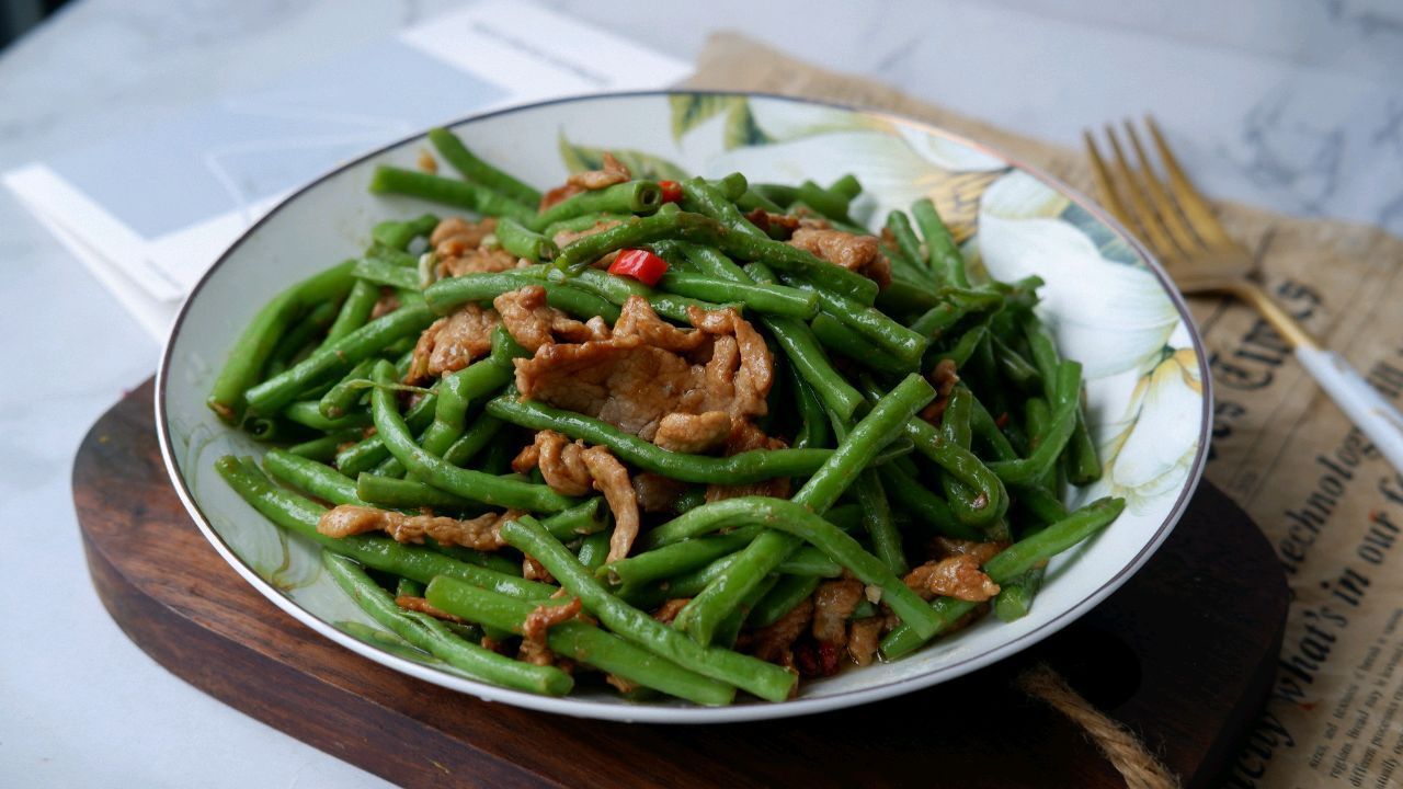 教你家常好吃的豆角炒肉片，美味解馋很下饭，孩子都抢着吃