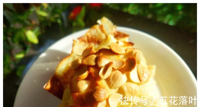 泡打粉|不用打发、不用发酵,3个苹果加2个鸡蛋做蛋糕,做法简单又好吃!