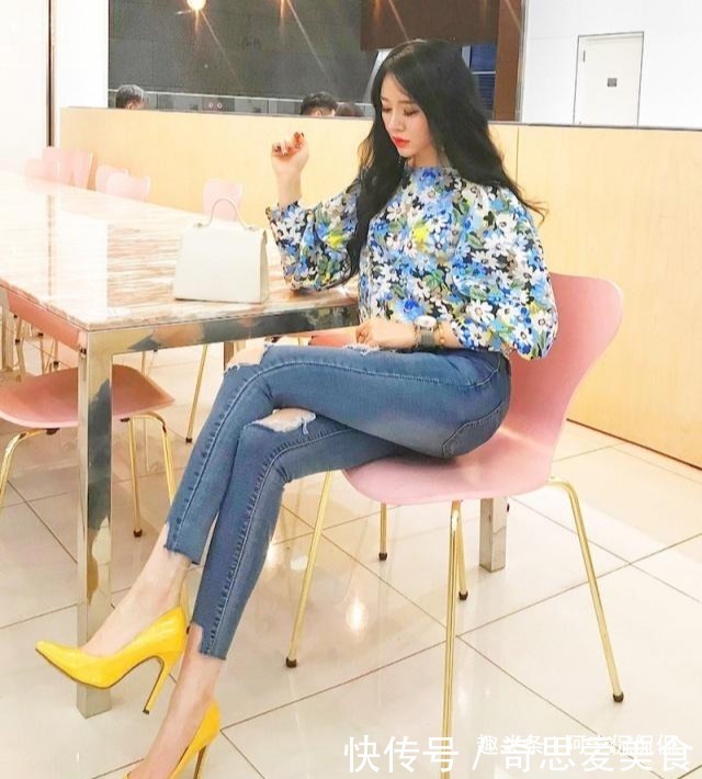 活力|贴身设计的牛仔裤展现流行街头风,激发青春活力