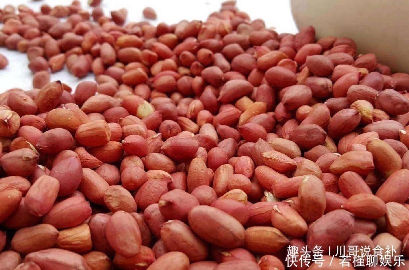 花生米|买花生时,挑红皮的还是白皮的多亏商贩提醒,以后别再乱买了
