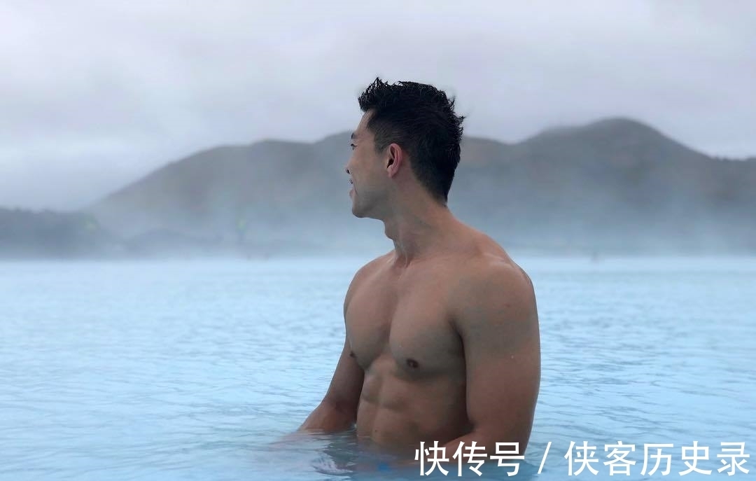 肌肉|爱健身的小鲜肉练就一身精壮的肌肉，立体的人鱼线宛如刀刻！