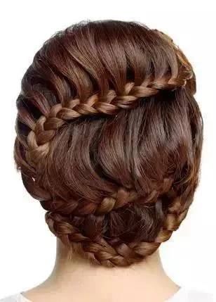 已经春天了就不要再披肩散发了！这样扎回头率300%