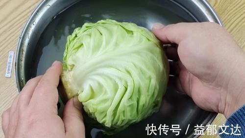 包菜切记别用清水洗,等于吃农药,教你正确方法,脏东西全跑光