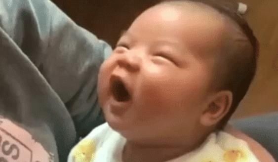 喜笑颜|萌娃“神变脸”走红网络,回头看见爸爸后,表情也是绝了