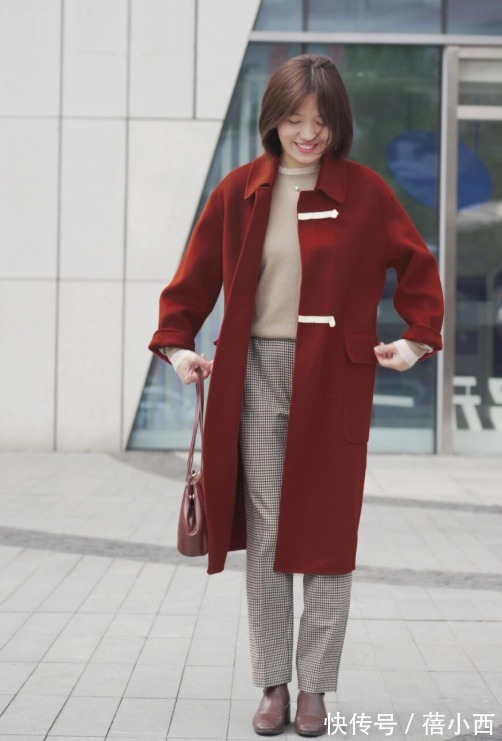 下半身|年末就要穿“红色大衣”,显白显气质,奔四的女人穿上年轻10岁!