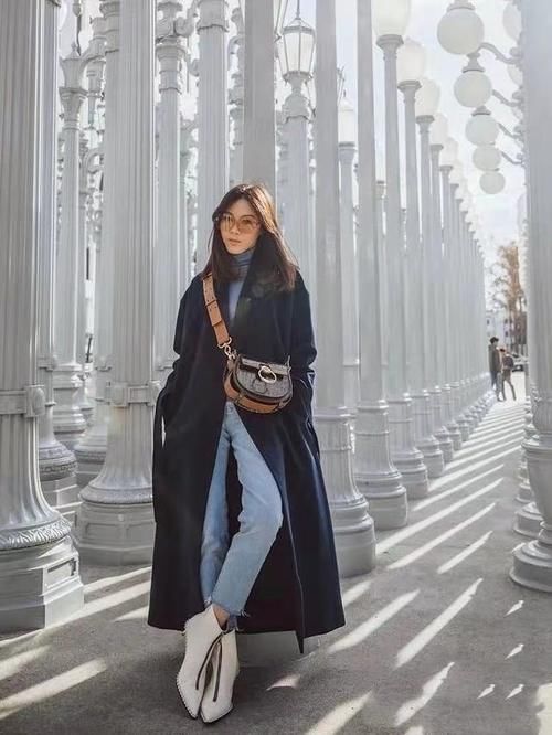 大衣样式千篇一律怎么摆脱路人感？学会这些穿搭技巧，走路都拉风