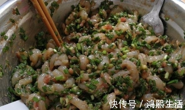 八爪鱼|老妈花100元买8斤海鲜,请吃海鲜大餐,到家我傻眼,涨知识了