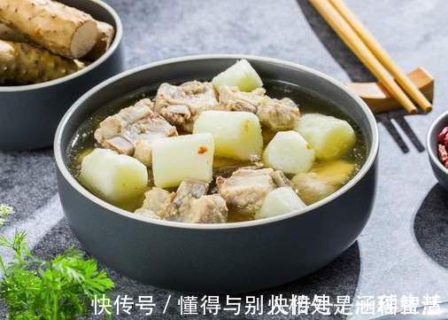 炖排骨时,最忌直接焯水,记得多做一步,排骨没腥味,软烂又好吃