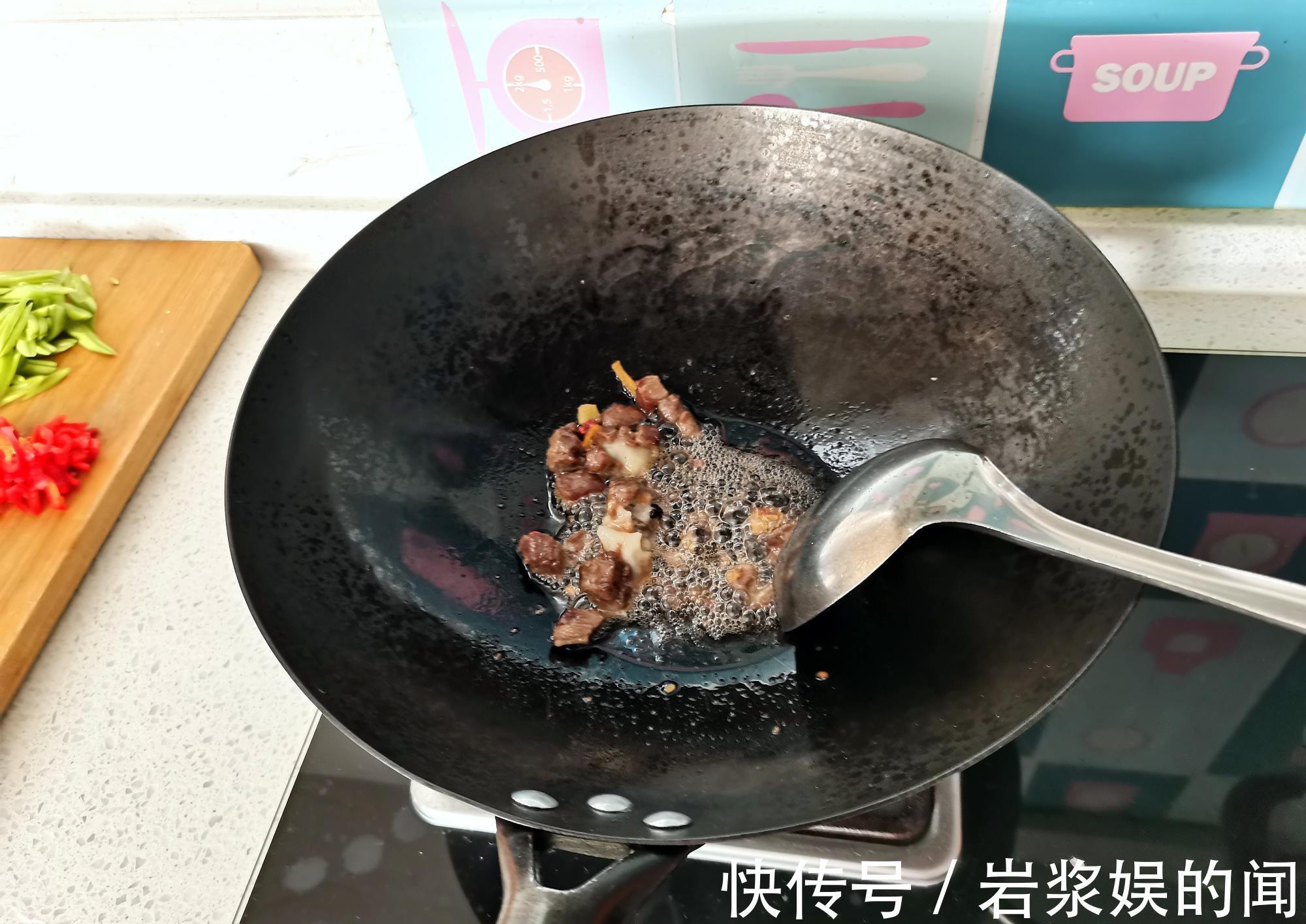 天热我家|天热我家这样吃面条,有肉有菜有面条,拌一拌越吃越香