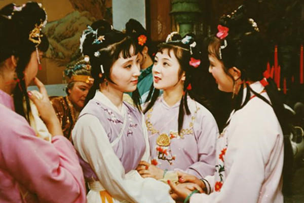 鼓励|贾母鼓励黛玉识文断字,薛宝钗却偷偷让她守拙,惜春:可怕的祖母