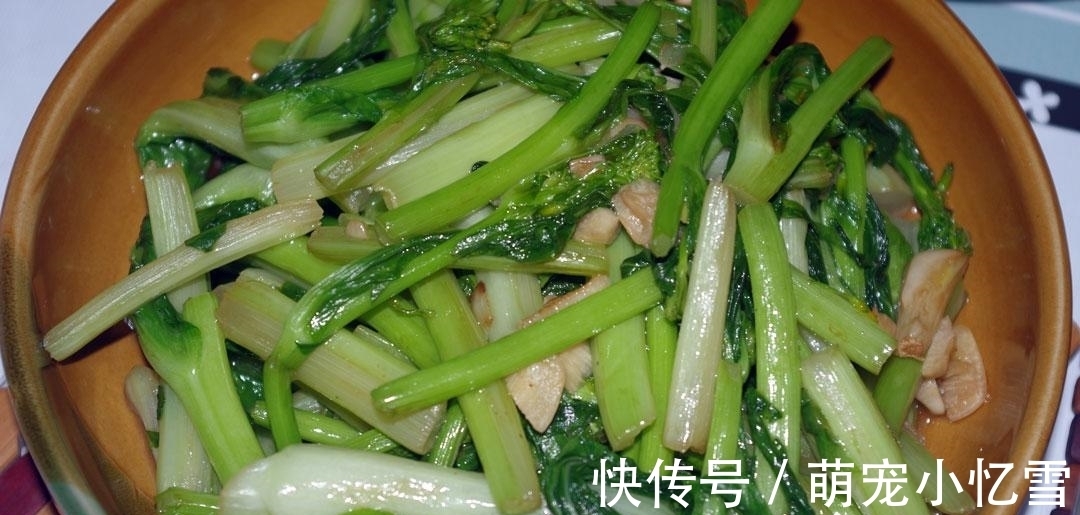 桌菜|招待老家出来的小伙伴,准备了一大桌菜,没想到肉菜没人吃,青菜却被吃了两盘