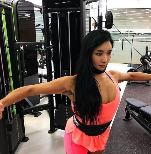 穿搭|她是韩国翘臀第一人,火爆全国给总统当私教,堪称健身服穿搭范本