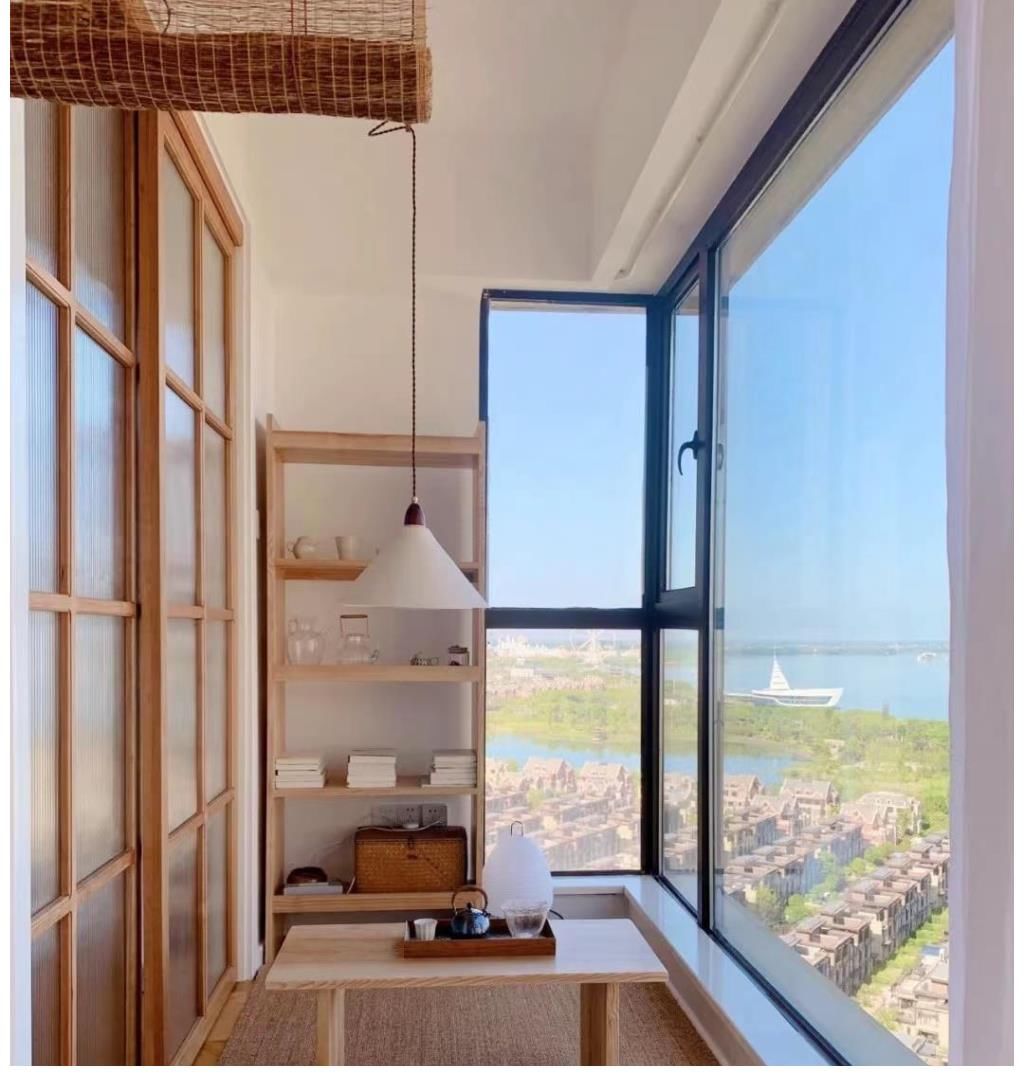 次卧|98㎡原木风新居,大白墙搭配原木家具,朋友来家做客都说像大平层