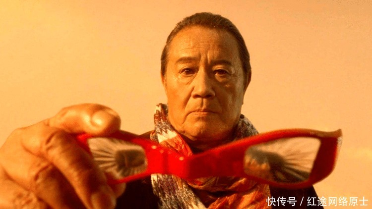 赛文挨了一枪，杰克被人类坑死，受伤的奥特曼为什么还保护地球？