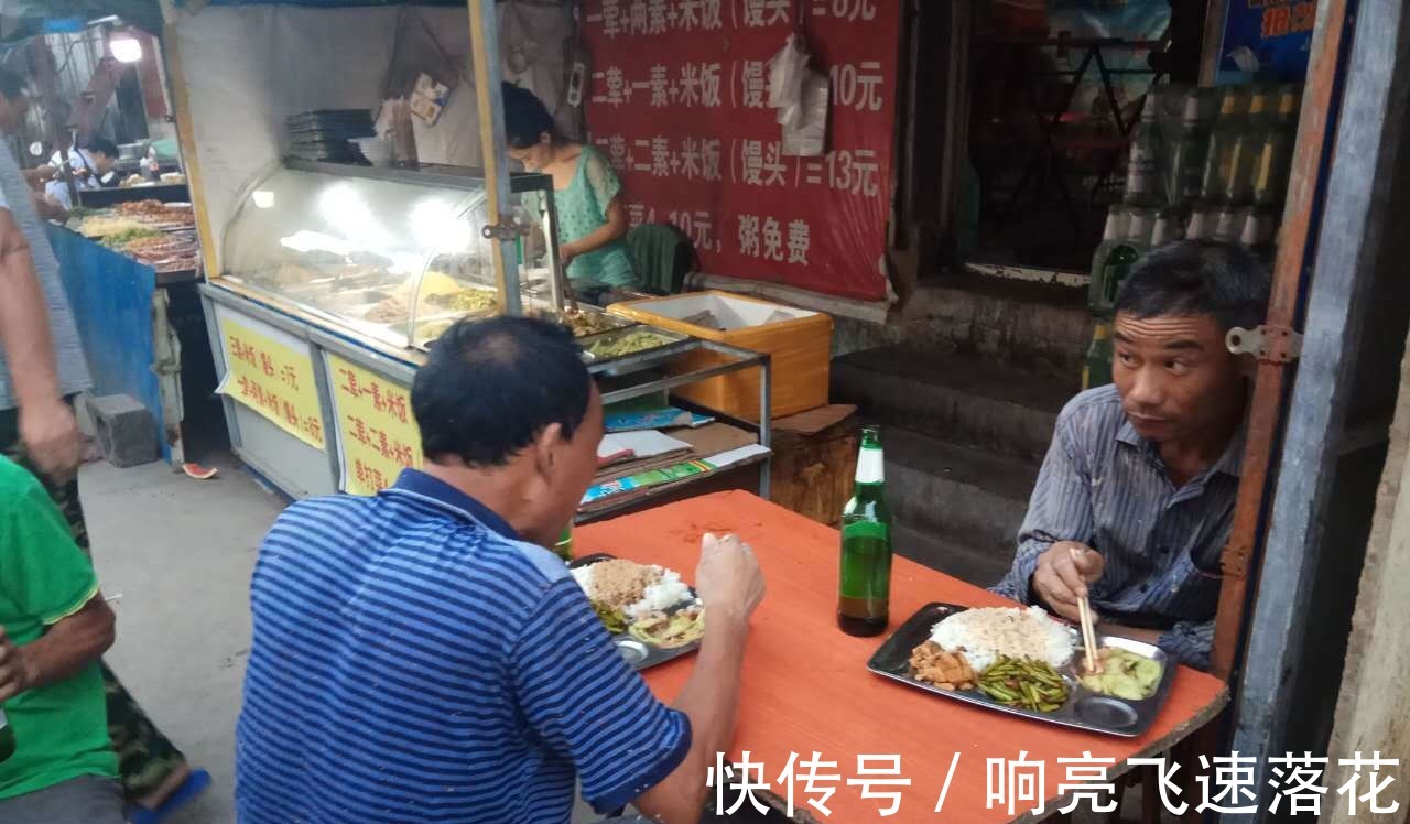 啤酒|为什么有的工人,午餐和晚餐喜欢配一瓶啤酒得知原因,有点无奈!