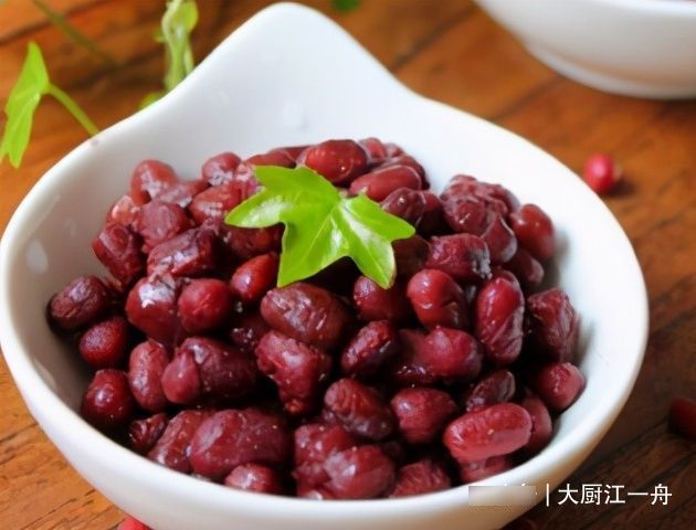 80岁的老奶奶吃了一辈子的红豆,不打豆浆不熬粥,越吃越精神