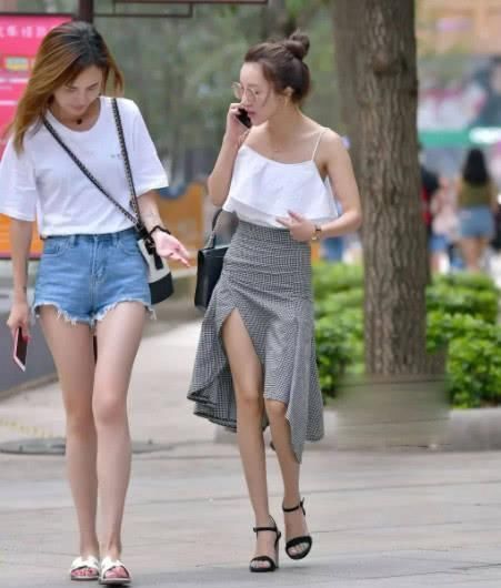 穿搭|街拍美女:右边和左边,你选哪一个小姐姐?