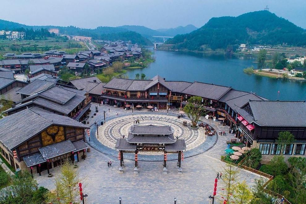 贵州一招财景区，吸引王健林投资13亿，门票0元成最大“赢家”