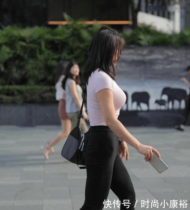 百搭 黑色铅笔裤百搭修身,粉色短袖很年轻