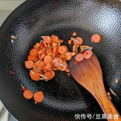 披萨|饭店的猪肉火腿披萨为什么那么好吃，主要是多了这一步