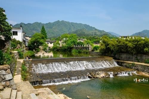 名气不大但文化底蕴深厚，牌坊最多的徽州古村，位于安徽歙县