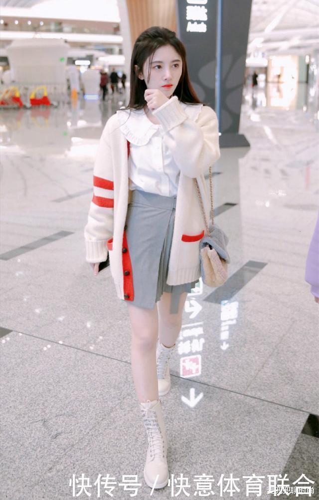 毛衣早过时了，今秋流行“奶奶衫+衬衫”一起穿，百搭显瘦又洋气