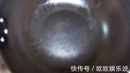 二荆条|煎鱼时,不要撒盐和用姜抹锅底,大厨教你一招,煎鱼不粘锅不破皮