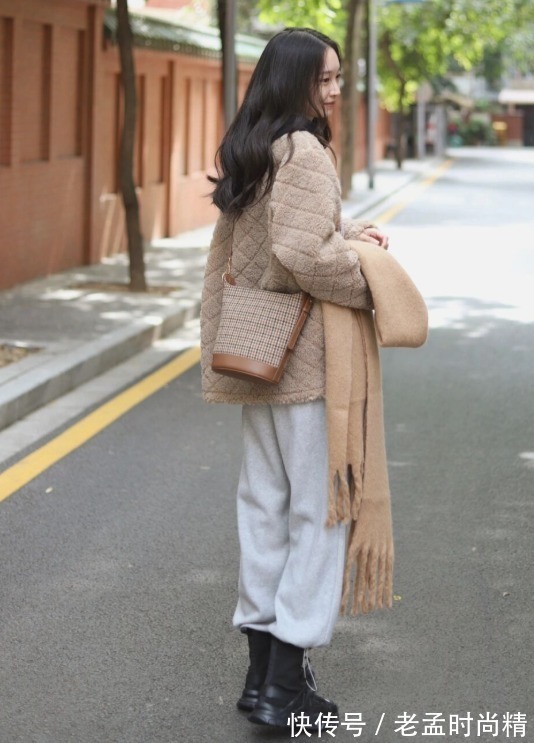 法则|想要把羊羔毛外套穿出高级感!掌握这几套穿搭法则,好看又减龄