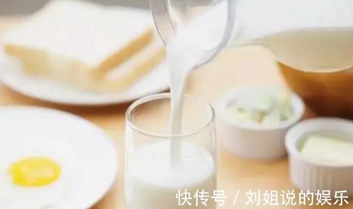 好处|秋天吃柚子好处多多，但这4种人尽量避开，别大意