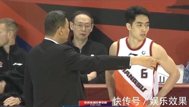 退场|2次违体被驱逐!CBA大将黯然退场,只打了15分钟,送出6次失误