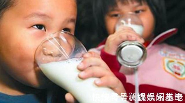 小点心|“天天喝牛奶”的孩子和“从不喝牛奶”的孩子，3大差别很明显
