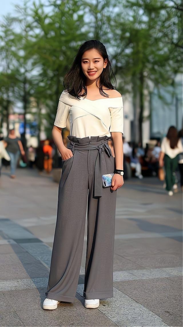 你还在穿牛仔裤吗早过时了!来看看今年流行的“阔腿裤”吧