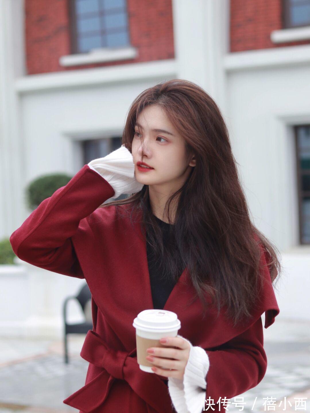 搭配 冬季还是穿“红色大衣”最时髦,搭配黑色或白色,但靠配色就赢了