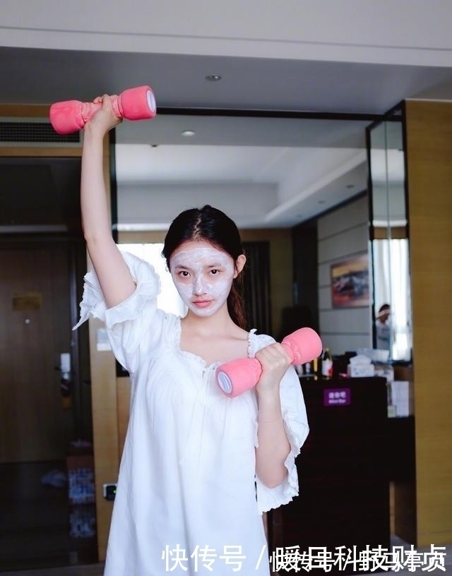 面膜|女生敷面膜时,尽量少犯这3个“错误”!不然毛孔容易变大