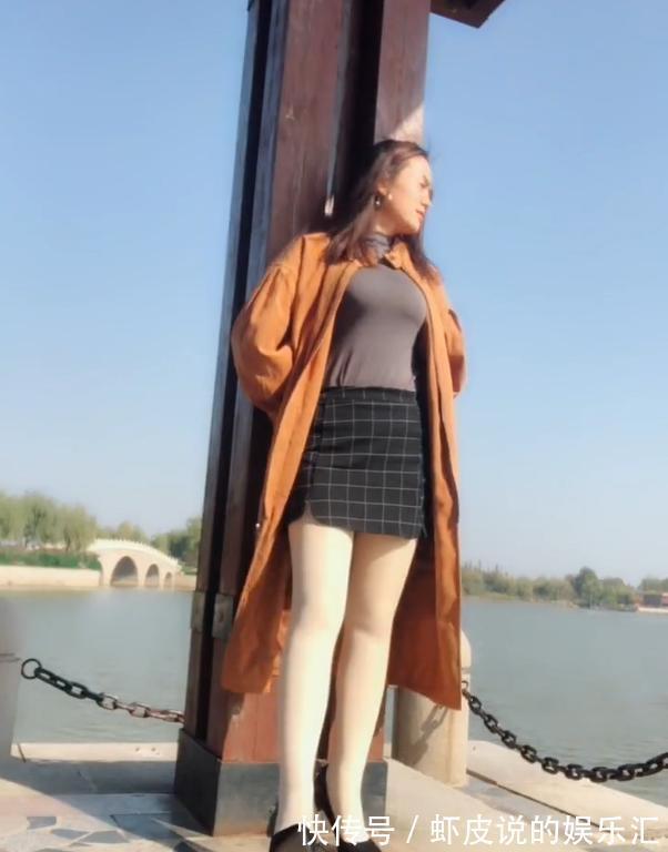 秋天 秋天的白色丝袜穿搭,给秋天带来了一抹亮色