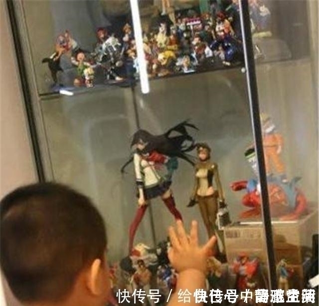 错误|熊孩子摔坏亲戚手办,奶奶开启“护犊子”模式,听到赔偿价格懵了