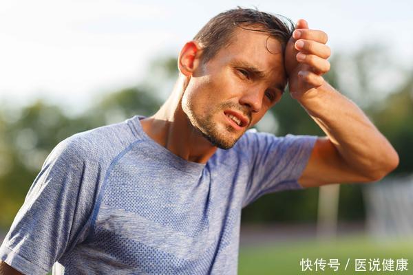 内分泌失调|出汗是身体在排毒？出汗若有4种状况，或是身体已亮红灯，需重视