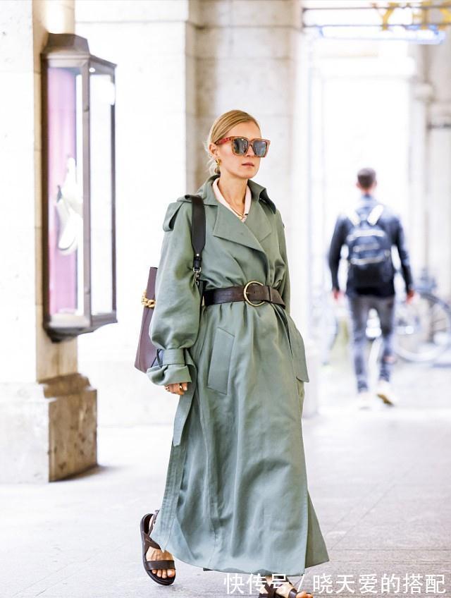 穿搭 秋天不错过这件单品!风衣演绎优雅复古风,穿起来太显气质