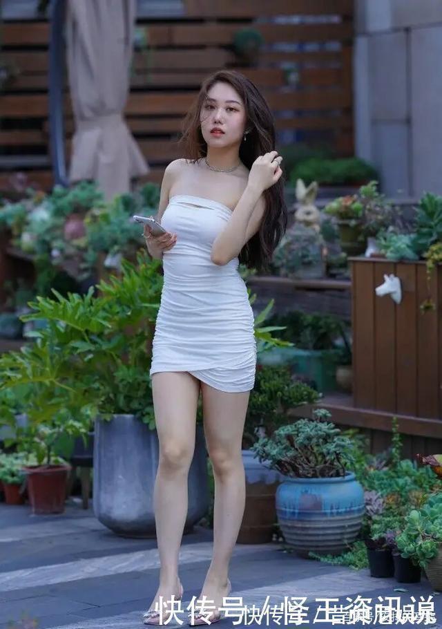 搭配 连衣裙无论单穿或者内搭,突出强烈时尚气息,魅力四射