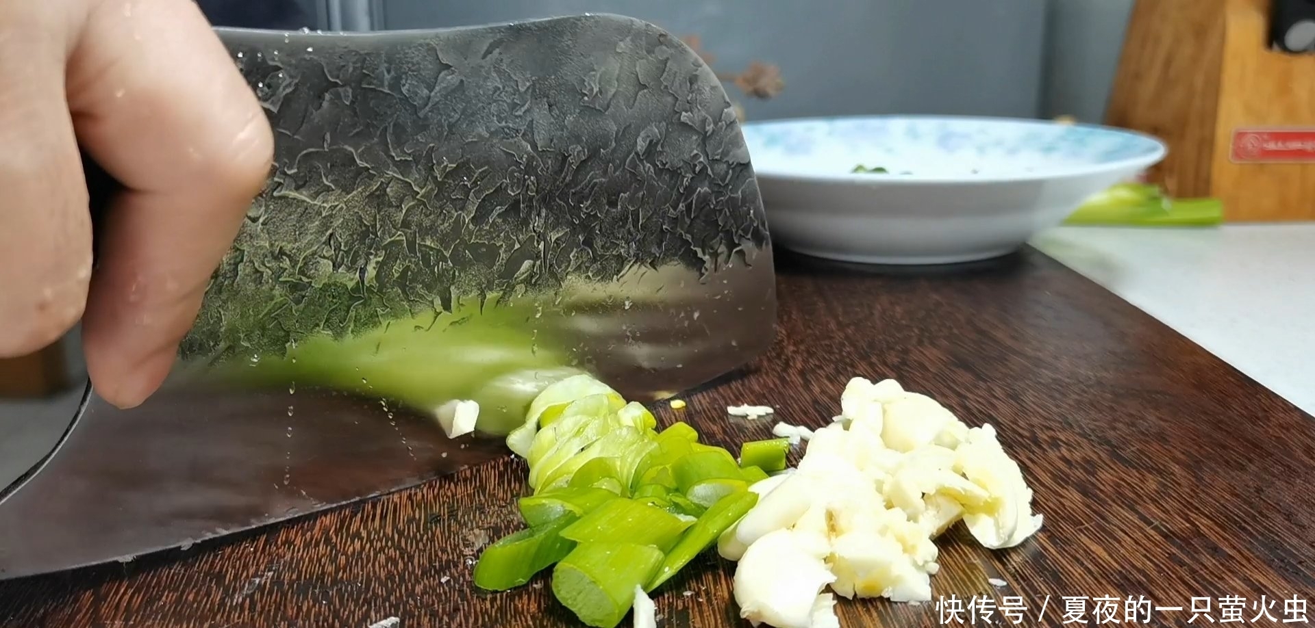 红烧鸡块最好吃的做法,学会这一招,色泽红亮,鸡肉鲜香又入味