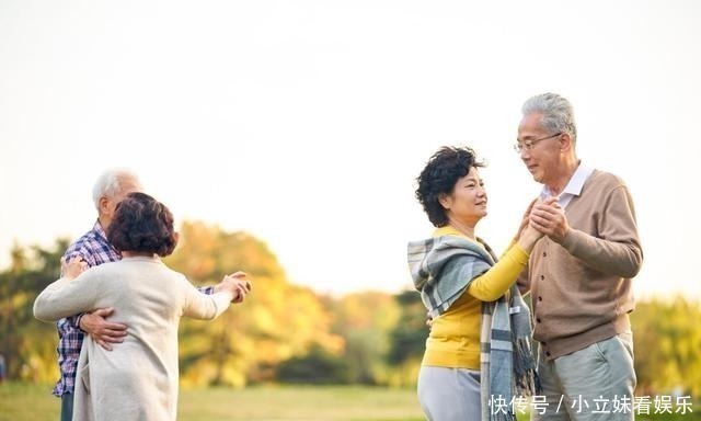 大叔|大叔想跟阿姨一起搭伙，提出4个条件后，对方立马摇头不干