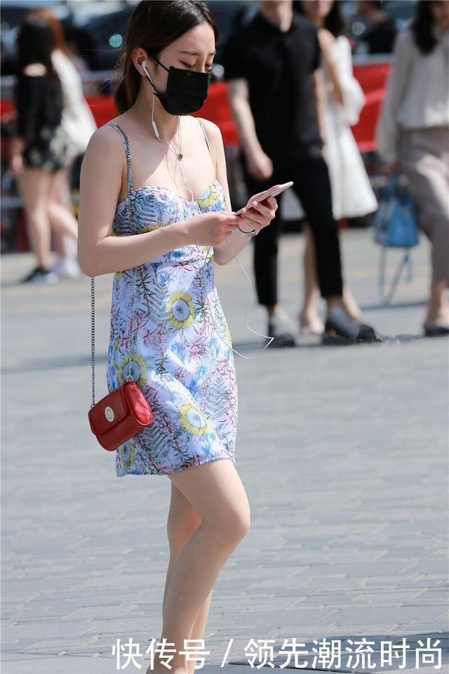 美女|清新的吊带美女,有一种苗条的感觉,衬托出美丽身材的比例