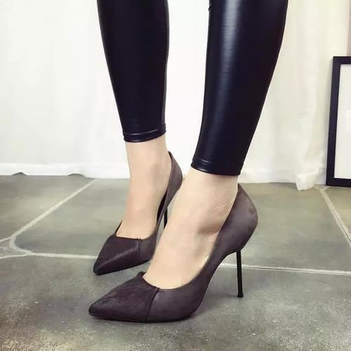 高跟鞋 职场上的女人穿细跟高跟鞋,让你既有女人味又有气场