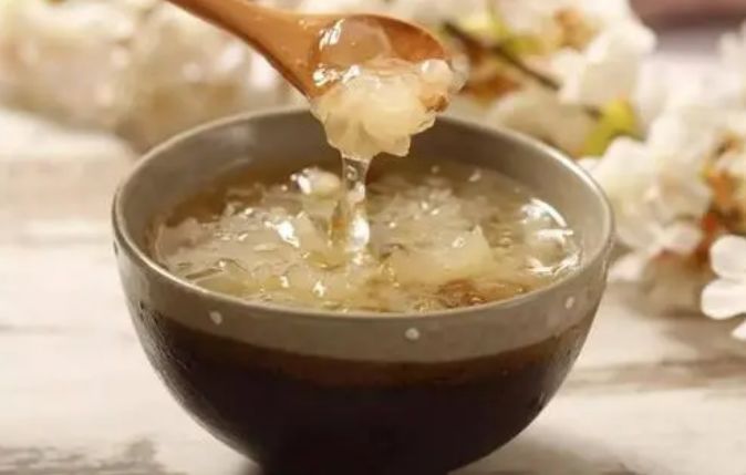 煮银耳汤怎么快速出胶？早餐老板教我2招，黏稠爽滑，好喝营养高
