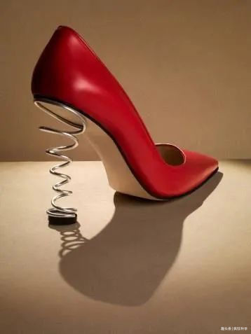 纯天然@一组脑洞大开的奇葩鞋子,设计师的创意实在让人看不懂!