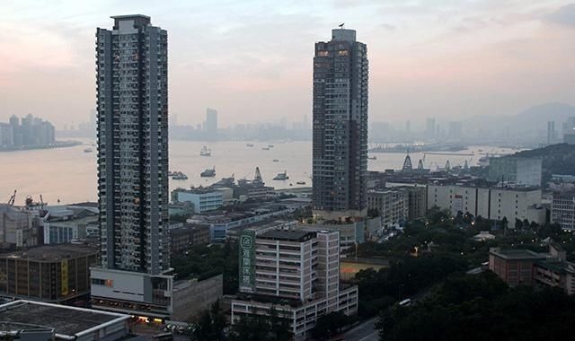 买房|小猪佩奇：猪爸的车坏了，这下麻烦了，谁能来帮帮这倒霉的一家